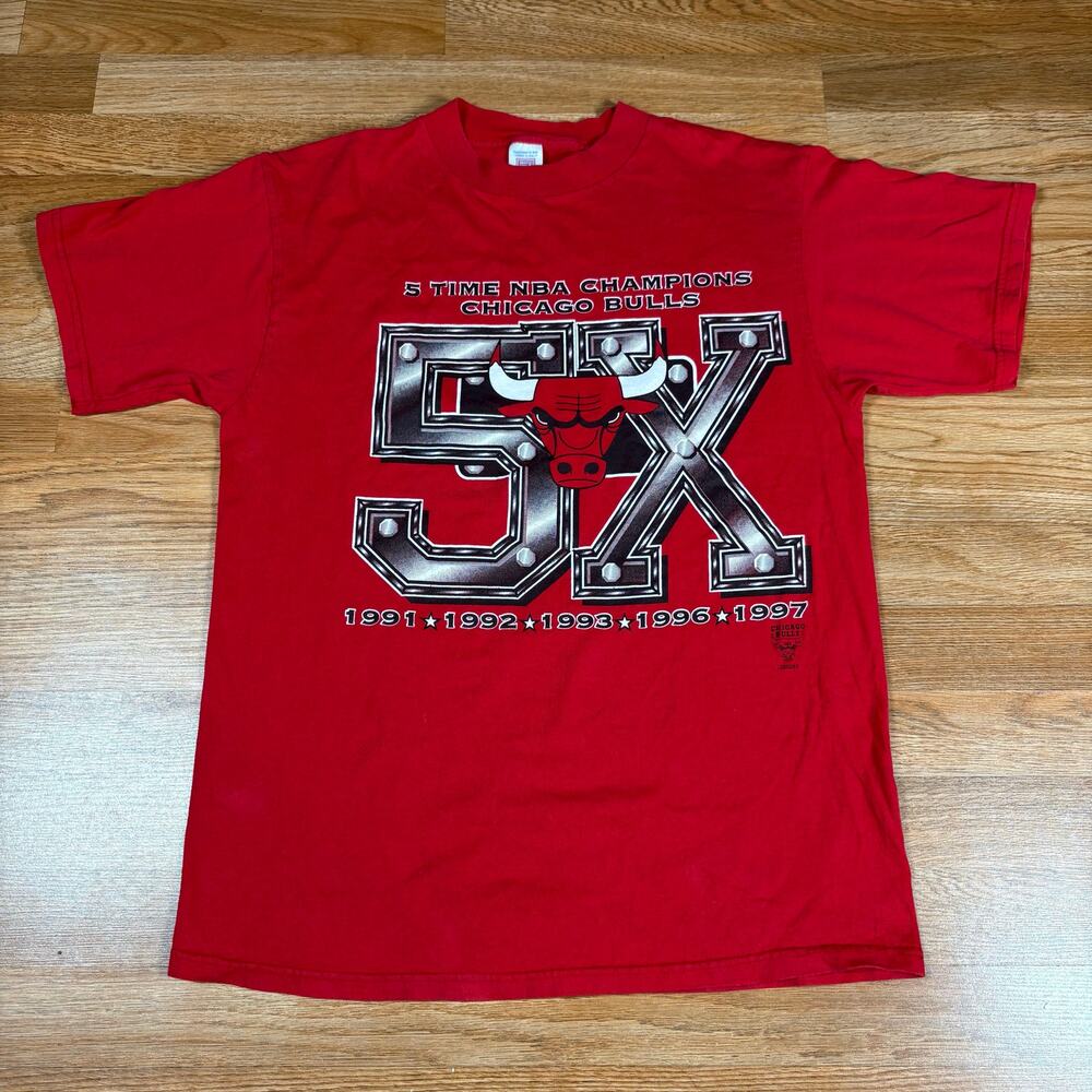 Vintage 1997 Chicago Bulls 5-Time NBA‎ Champions T-Shirt Large Red Preowned